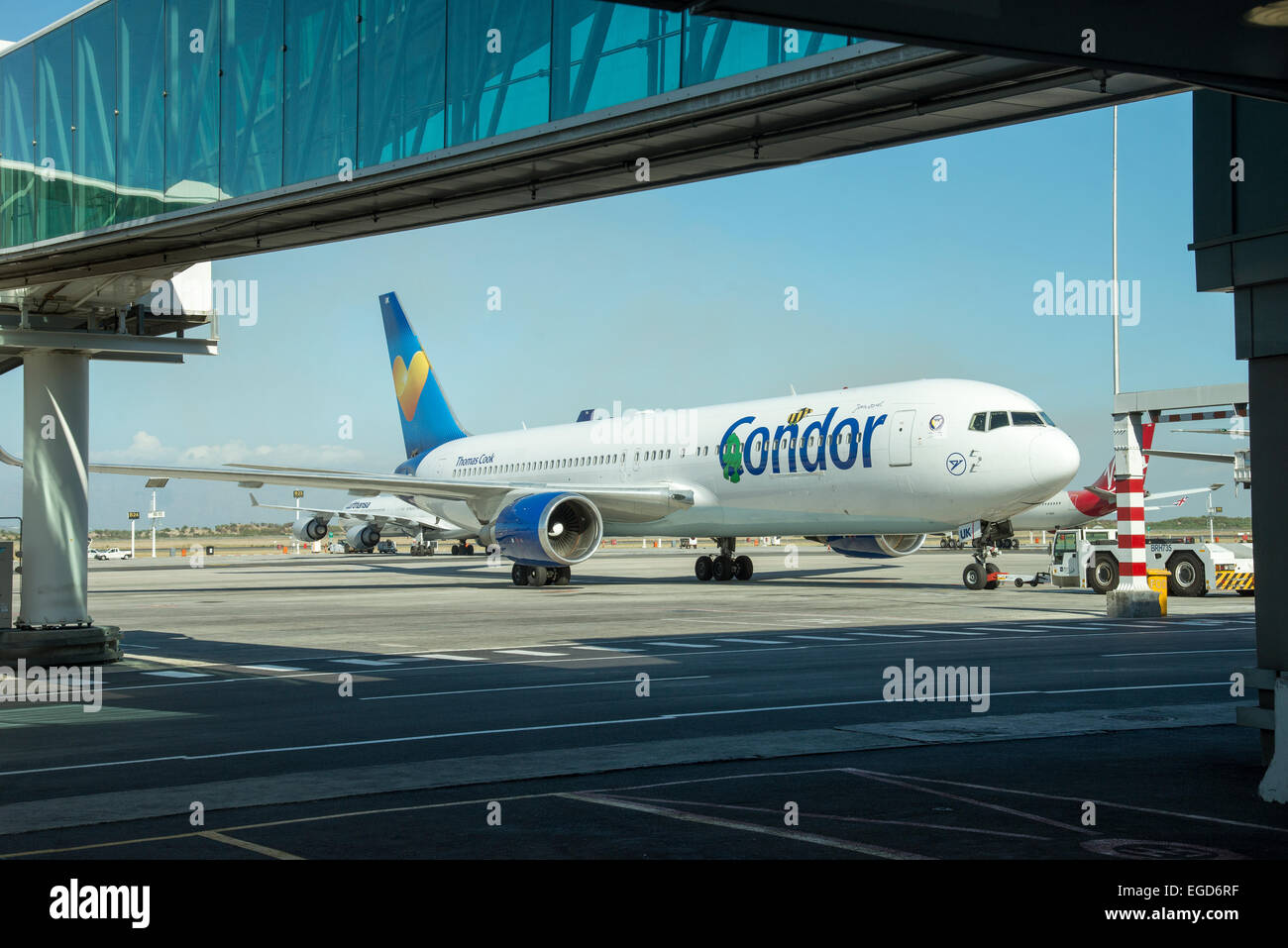 Le Groupe Thomas Cook Boeing 767 de Condor Flugdienst company à l'aéroport de Cape Town Afrique du Sud portant le symbole coeur ensoleillé Banque D'Images