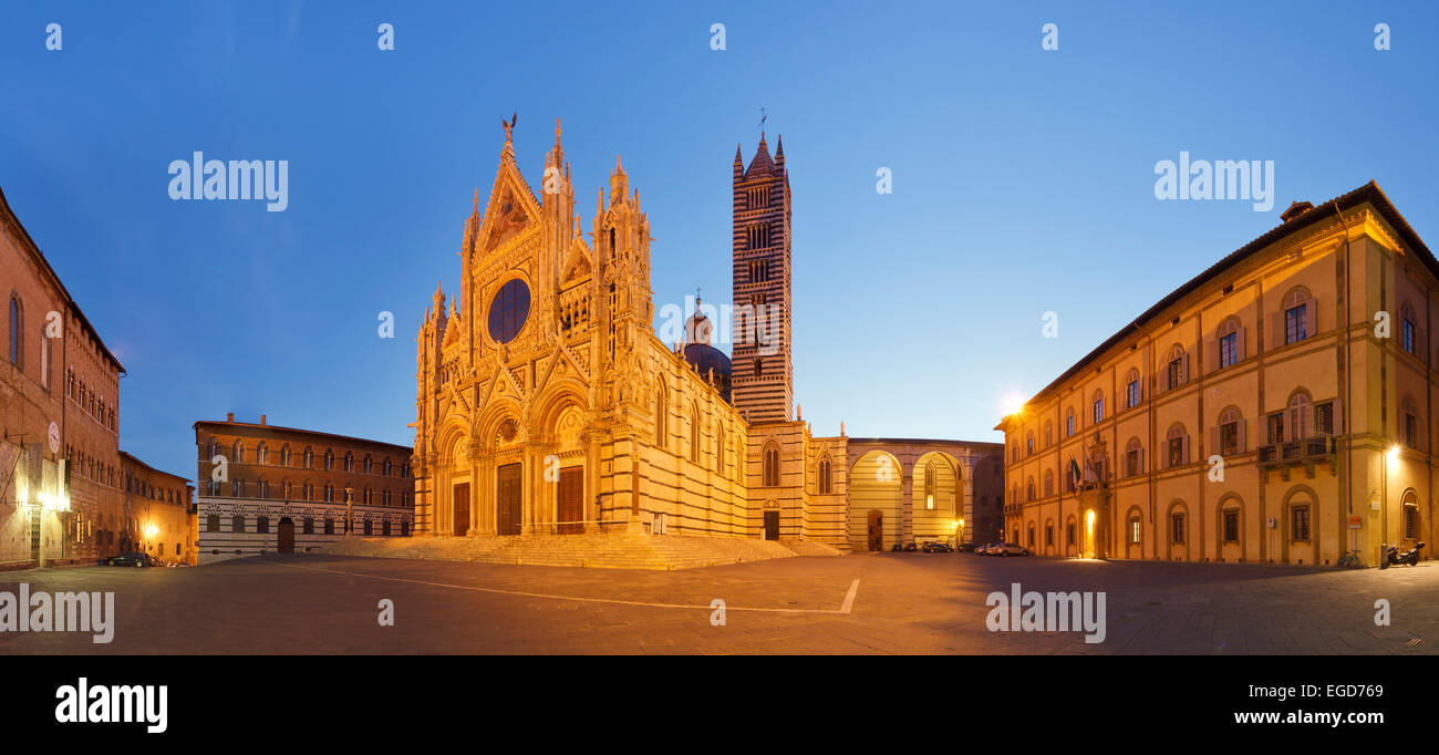 Cathédrale La cathédrale Santa Maria la nuit, Sienne, UNESCO World Heritage Site, Toscane, Italie, Europe Banque D'Images