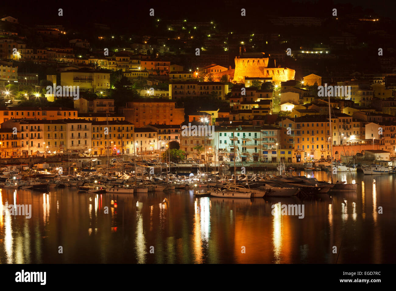 Port de Porto San Stefano, ville balnéaire, Monte Argentario, Mer Méditerranée, province de Grosseto, Toscane, Italie, Europe Banque D'Images