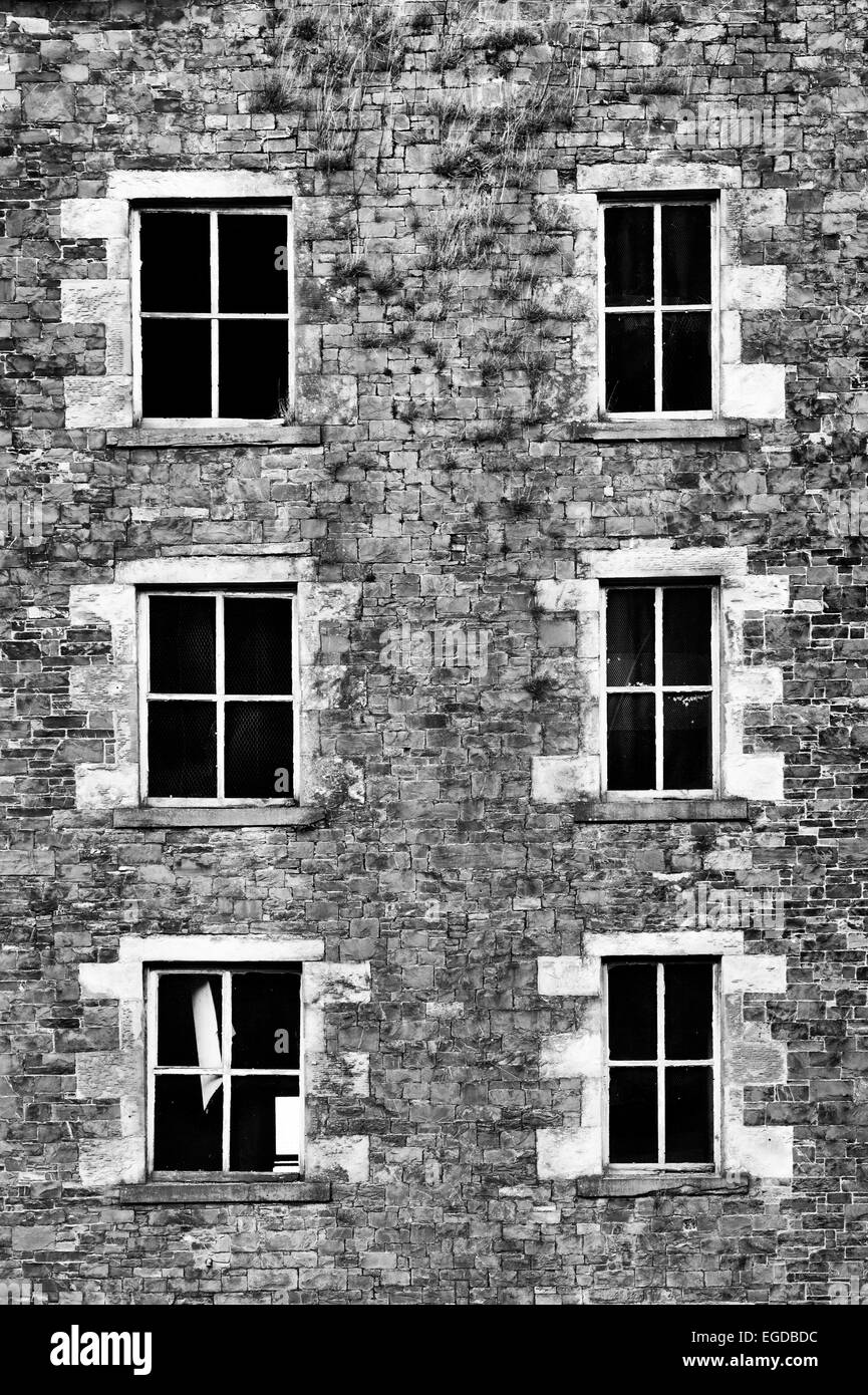 Moulin à l'abandon des fileurs à Selkirk, Scottish Borders, Scotland. Le noir et blanc Banque D'Images