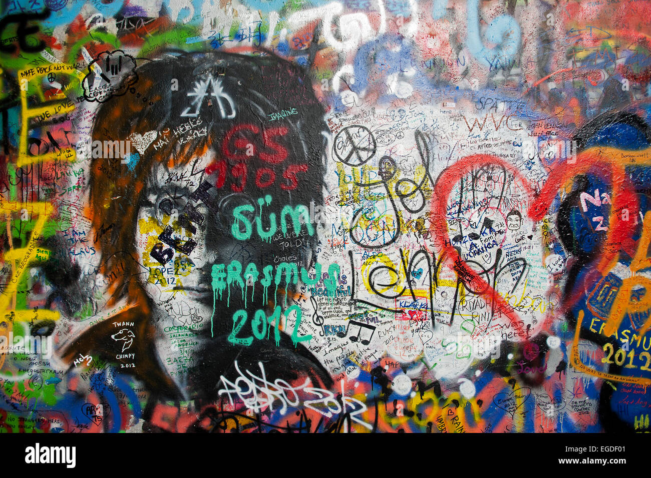 Le Graffiti le long de la Mur de Lennon à Grand Prieuré Square, Prague, République Tchèque, Europe Banque D'Images