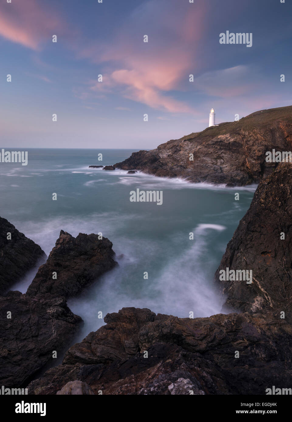 Une vue de Trevose Head Lighthouse à Cornwall. Banque D'Images