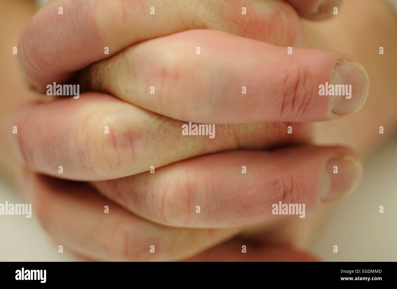 Mains mâles Banque D'Images