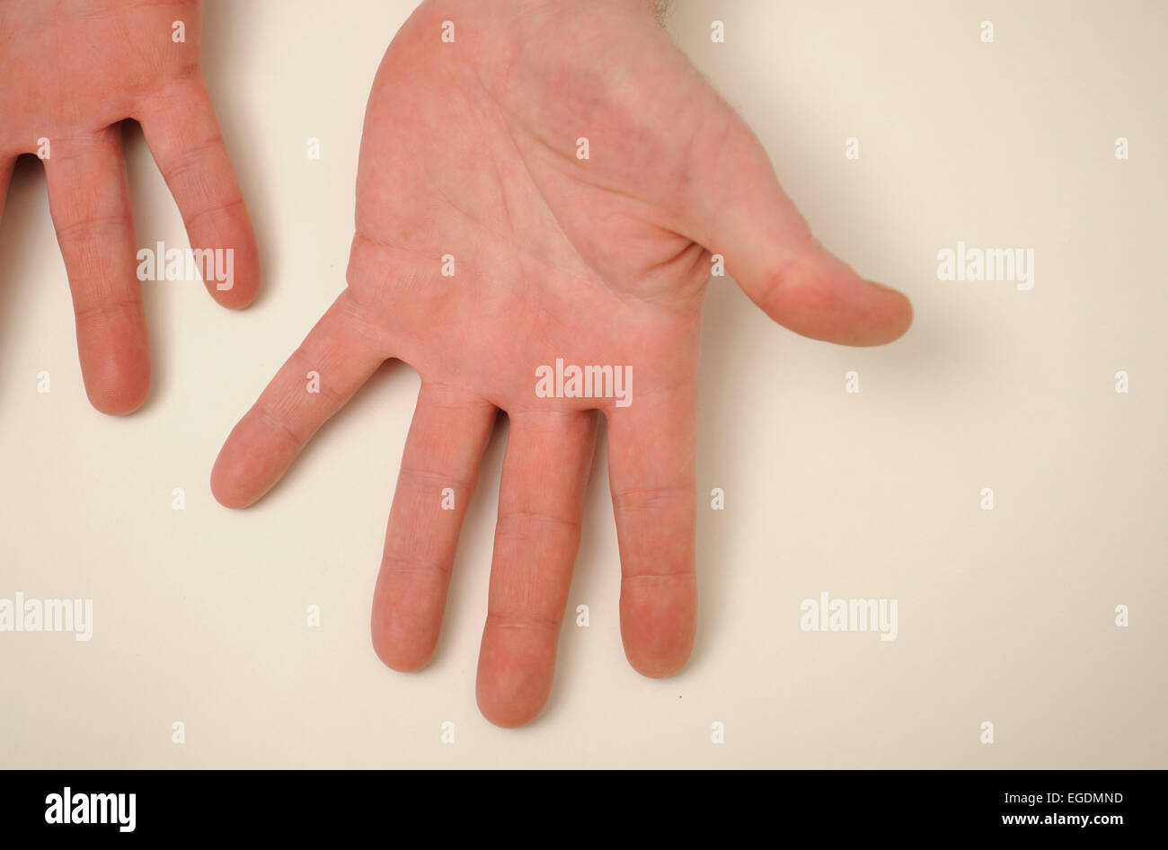 Mains mâles Banque D'Images