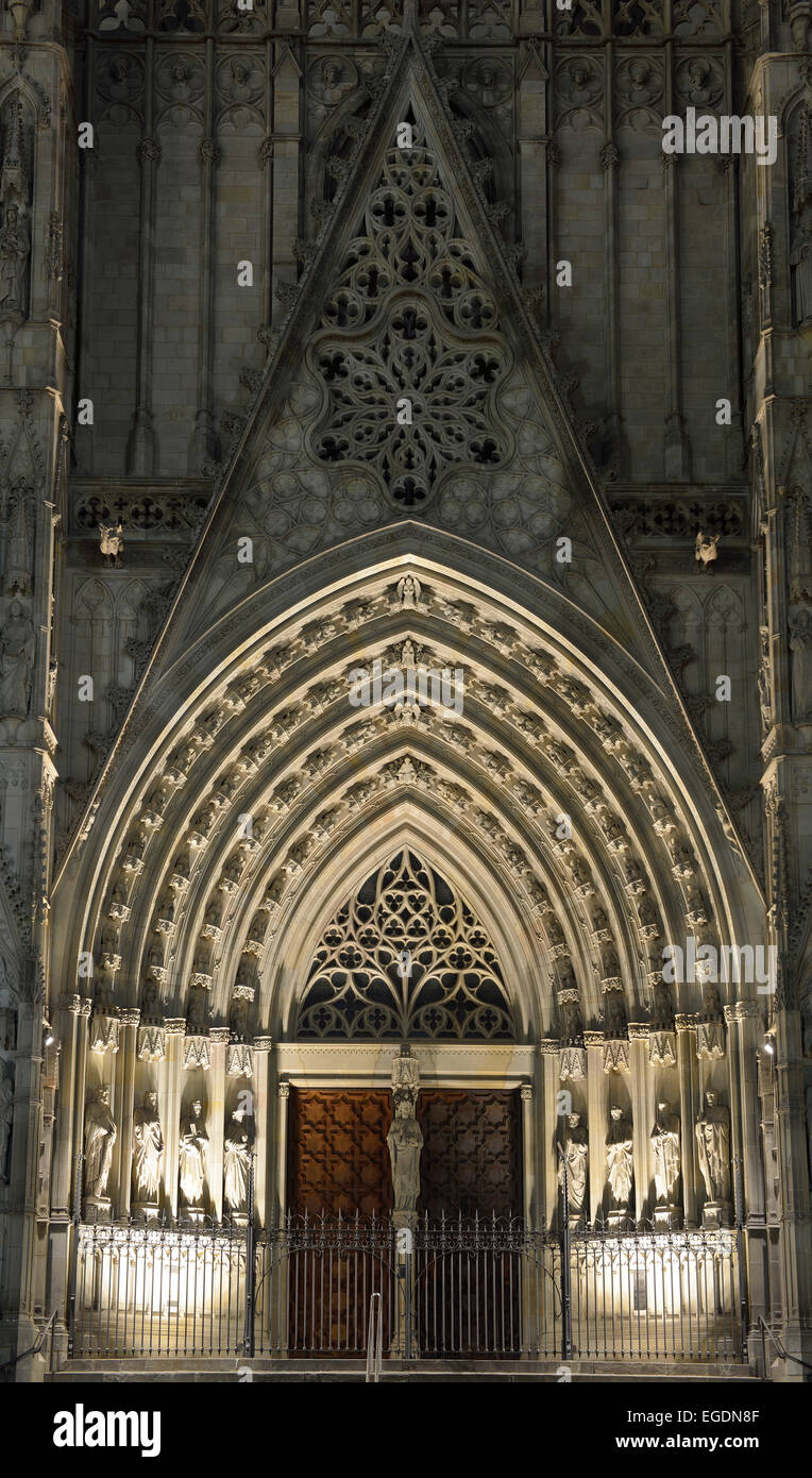 Portail lumineux de la cathédrale de Barcelone, la Catedral de la Santa Creu i Santa Eulalia, l'architecture gothique, Barri Gotic, Barcelone, Catalogne, Espagne Banque D'Images