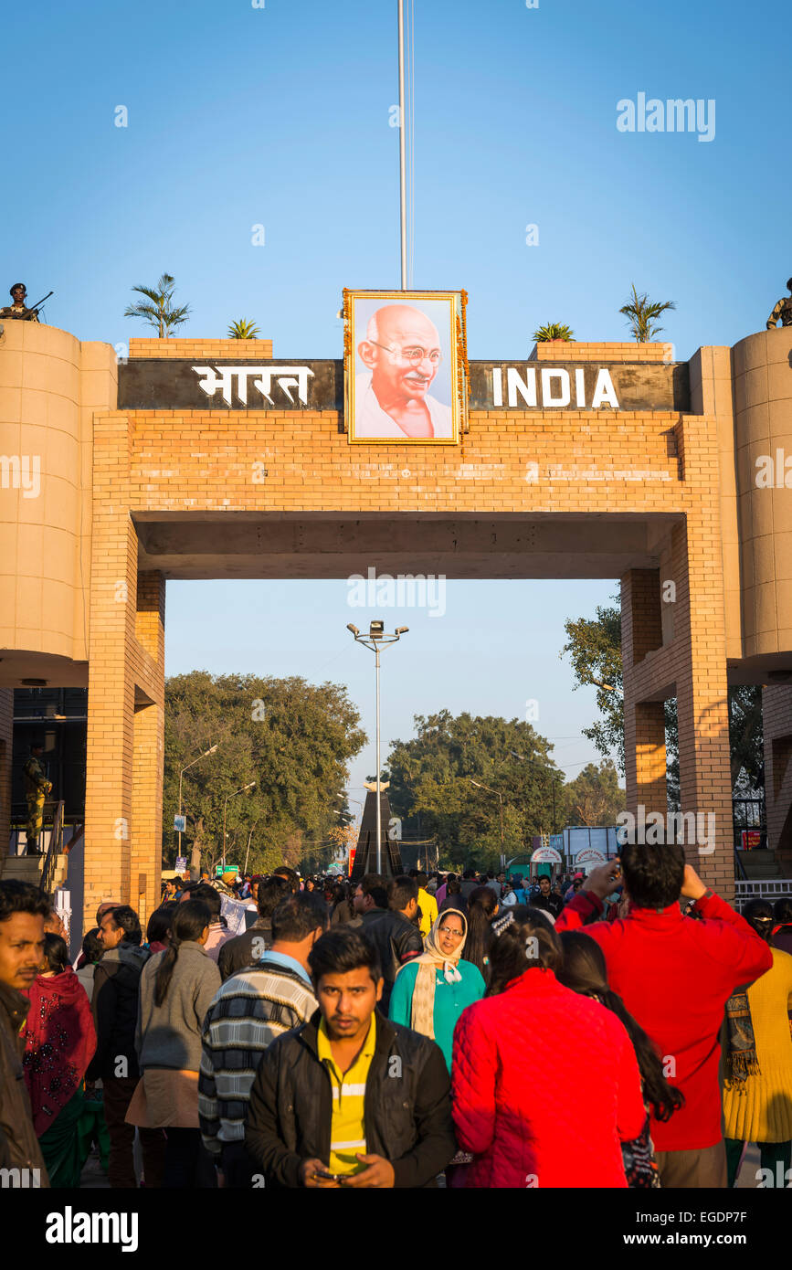 Le Attari-Wagah Border-Cérémonie de clôture sur l'Indien Pakistan frontière près d'Amritsar, Punjab, India Banque D'Images