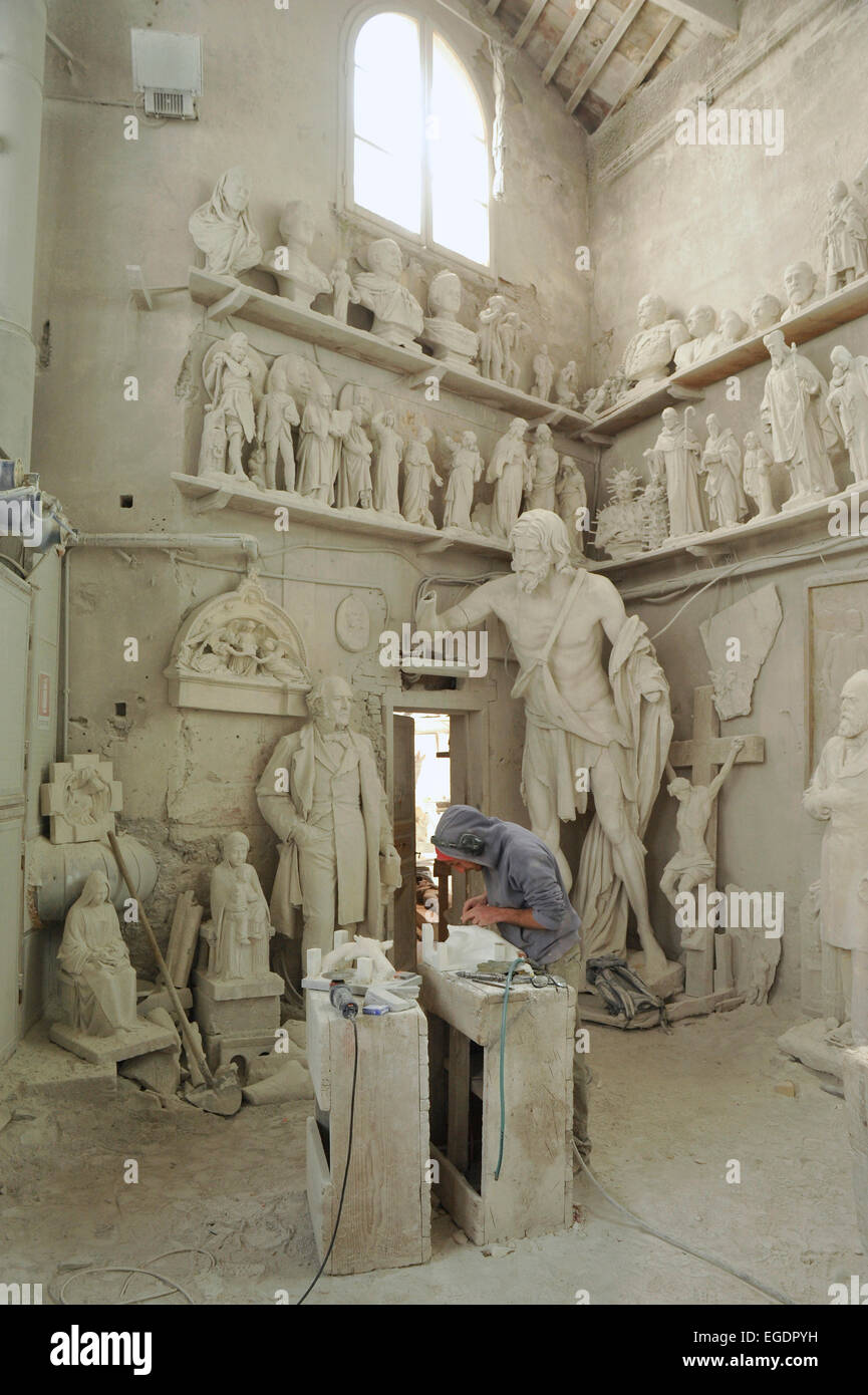 Des sculptures de marbre dans l'atelier Studi di Scultura Nicoli, Carrare, Toscane, Italie Banque D'Images