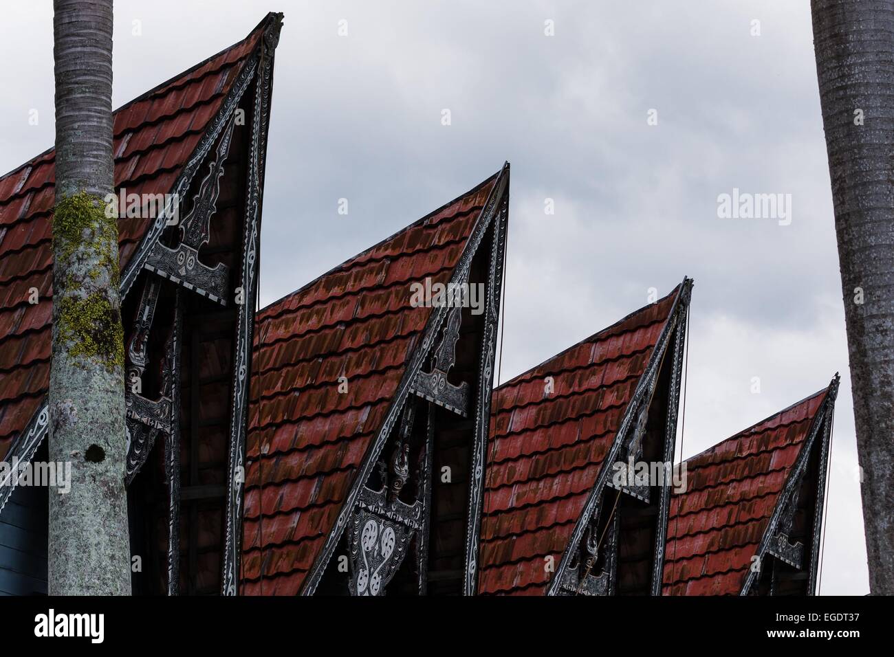 Maisons Batak traditionnel à l'île de Samosir, Lac Toba à Sumatra, Indonésie Banque D'Images