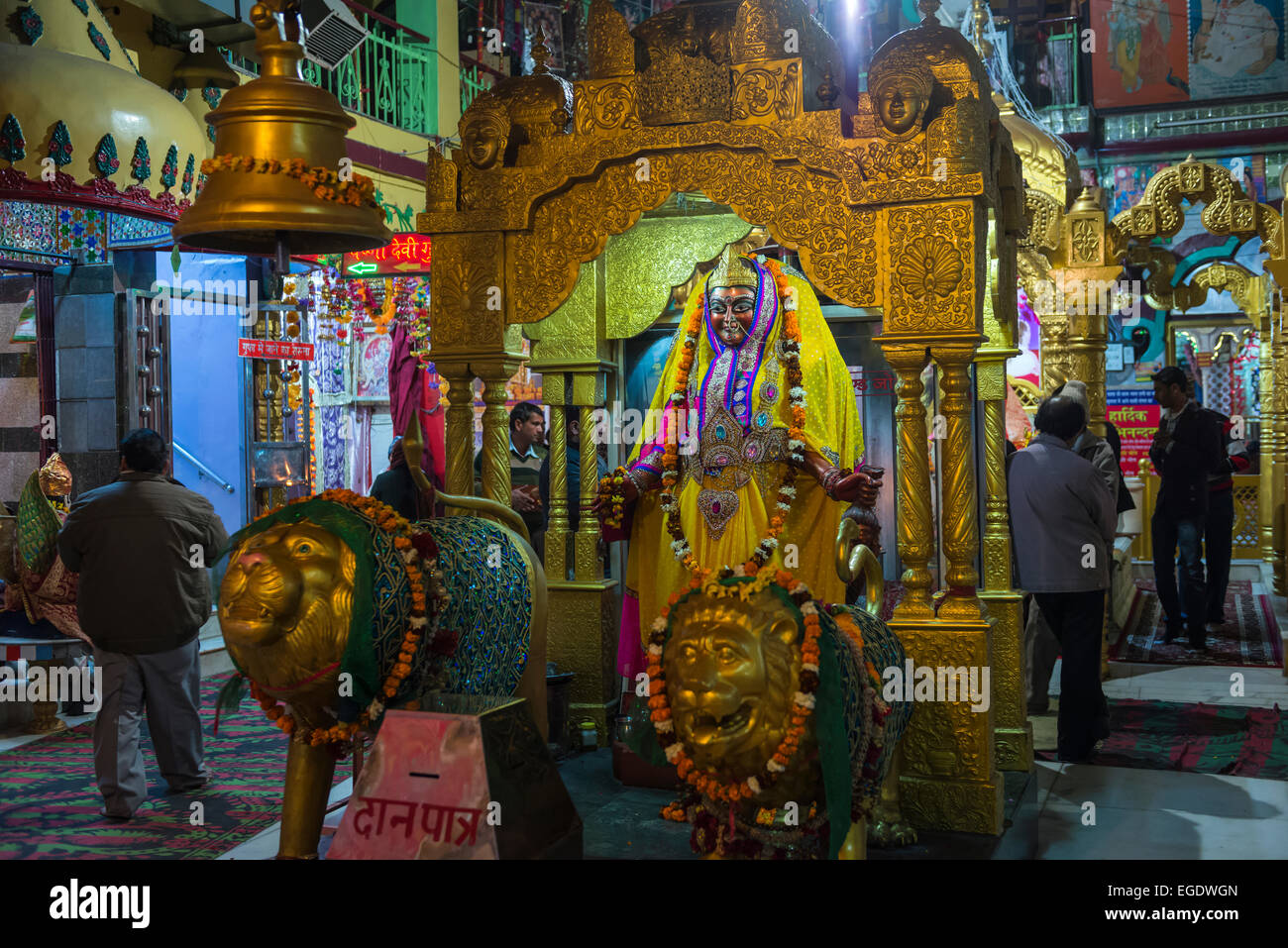 L'Hindu Temple Mata, commémorant saint femelle Devi Lal, réputé pour ses pouvoirs, l'amélioration de la fécondité d'Amritsar, Inde Banque D'Images