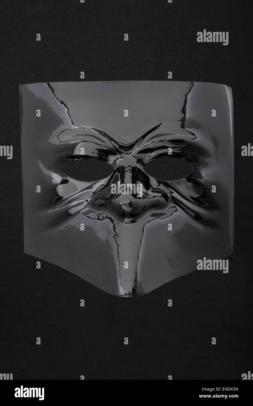 Noir brillant carnaval masque sur noir, chemin de détourage inclus Banque D'Images