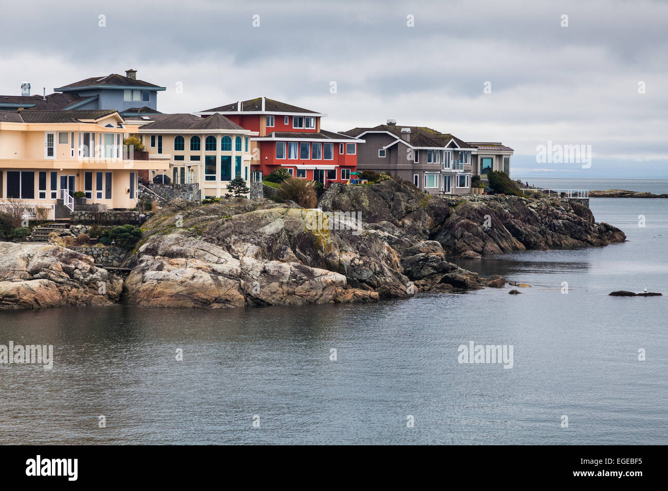 Maisons en bord de mer à Esquimalt, sur l'île de Vancouver, Banque D'Images