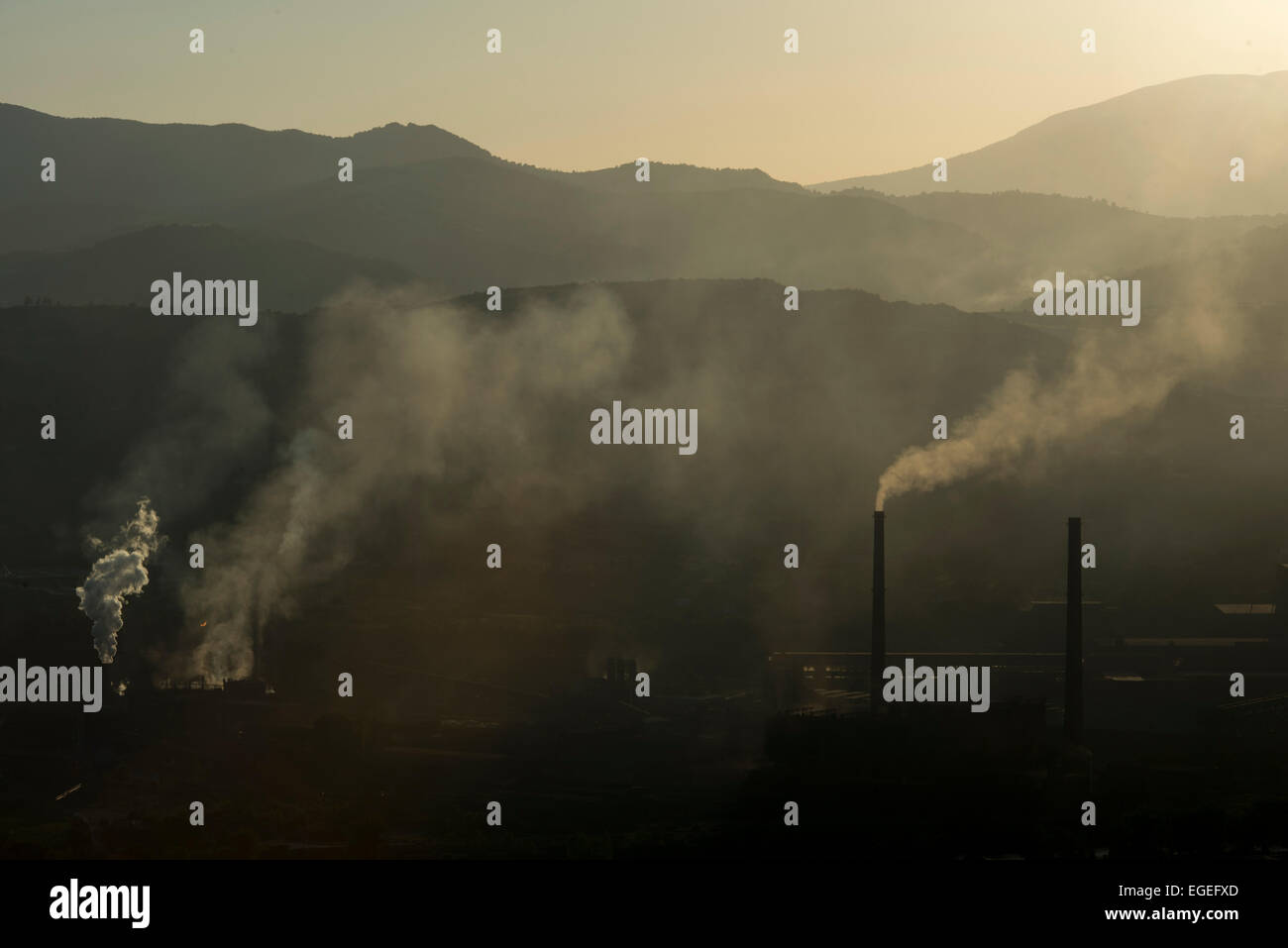 Coucher de soleil sur les usines polluantes, Zenica Banque D'Images