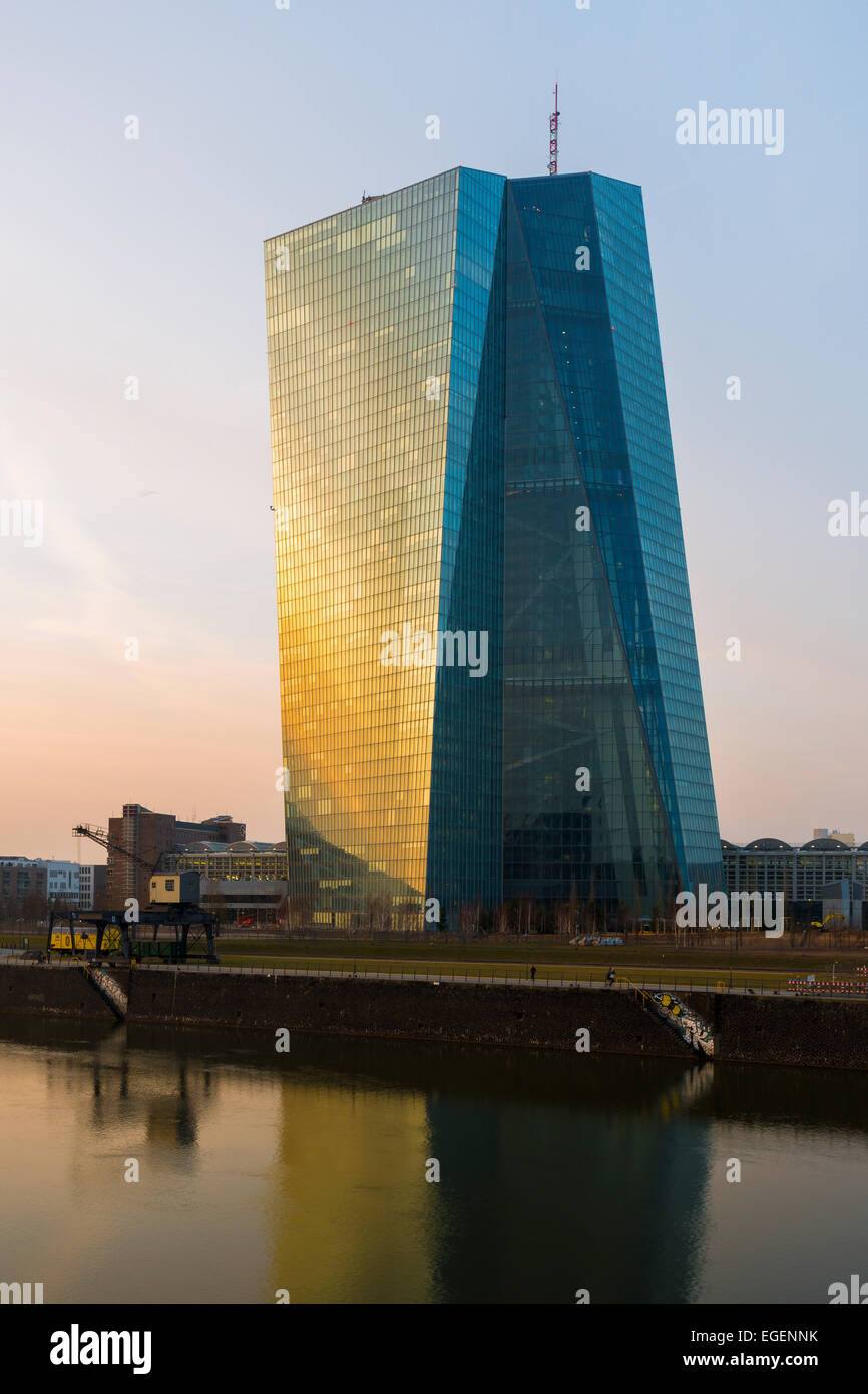 Le nouveau siège de la Banque centrale européenne, BCE, au coucher du soleil, Frankfurt am Main, Hesse, Allemagne Banque D'Images