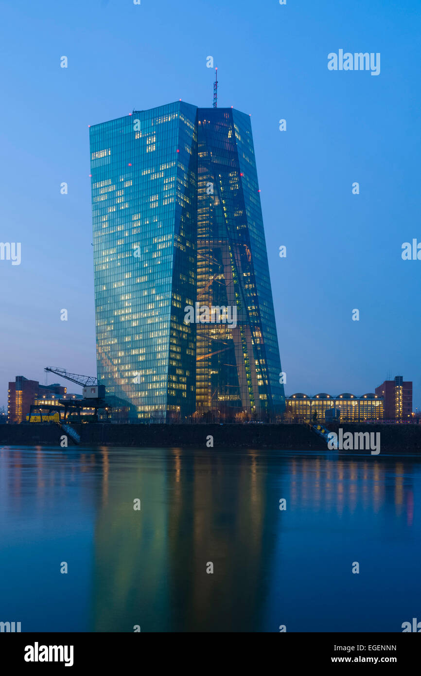 Le nouveau siège de la Banque centrale européenne, BCE, heure bleue, crépuscule, Frankfurt am Main, Hesse, Allemagne Banque D'Images