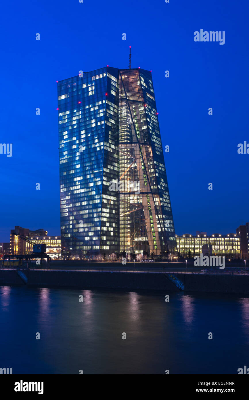 Le nouveau siège de la Banque centrale européenne, BCE, heure bleue, crépuscule, Frankfurt am Main, Hesse, Allemagne Banque D'Images