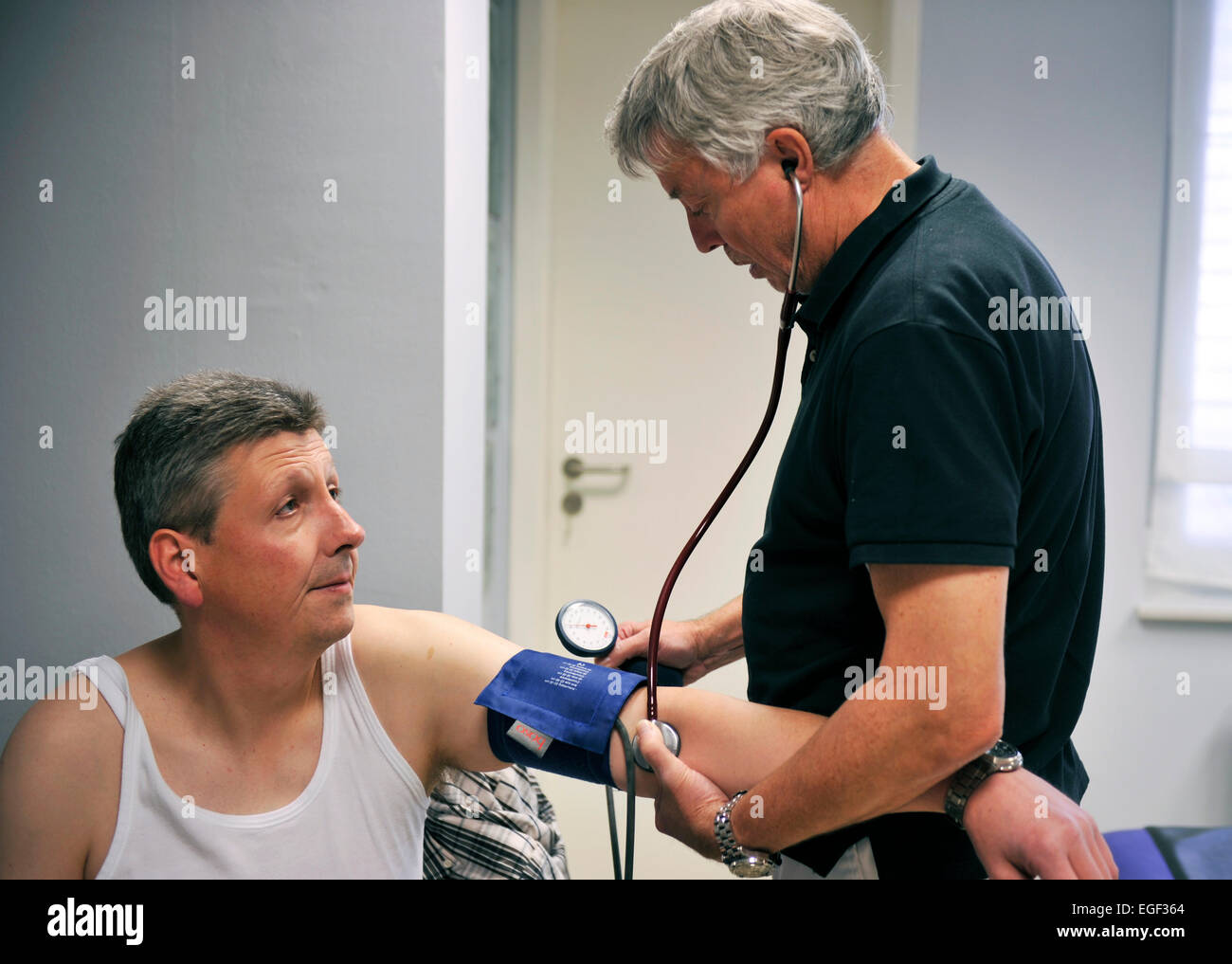 Même une famille de la pratique d'un médecin généraliste peut être une bonne spécialisation. Ce GP est une grande ville de l'un des principaux sports medicin Banque D'Images