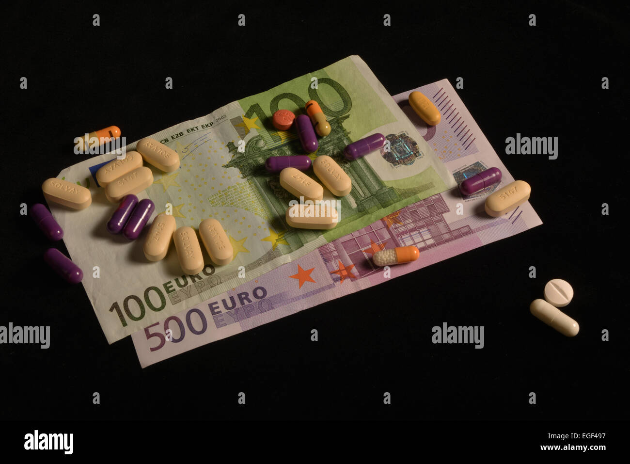 Photo symbolique en rapport avec la médecine, la corruption. Banque D'Images