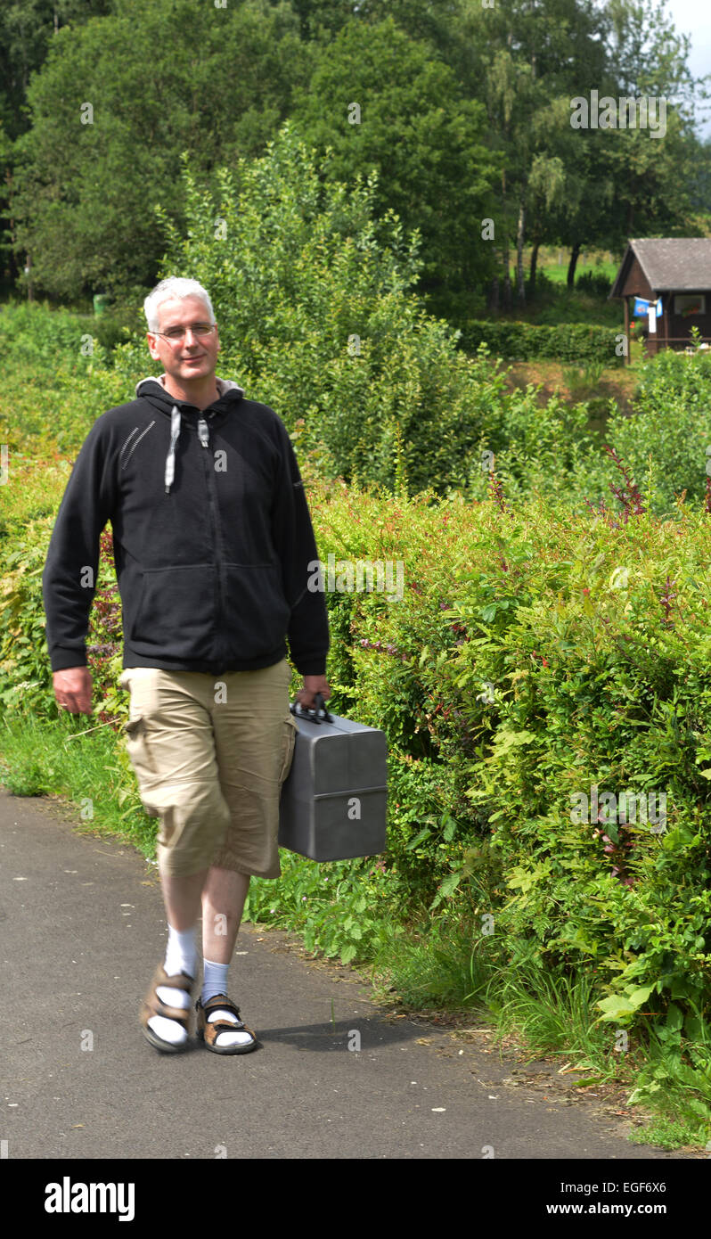 Par la beauté naturelle de la région du Sauerland peuvent profiter juste sur le bord d'un médecin de campagne dans sa visite à domicile. Pour il mak Banque D'Images