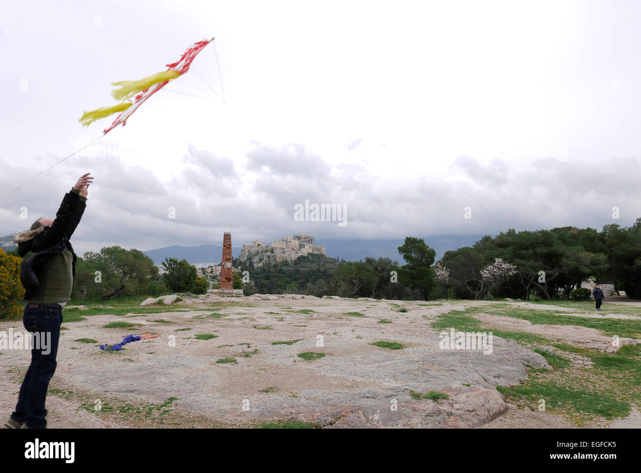Grèce Athènes avec des cerfs-volants sur la colline Filopappou sur Nettoyer le lundi Banque D'Images