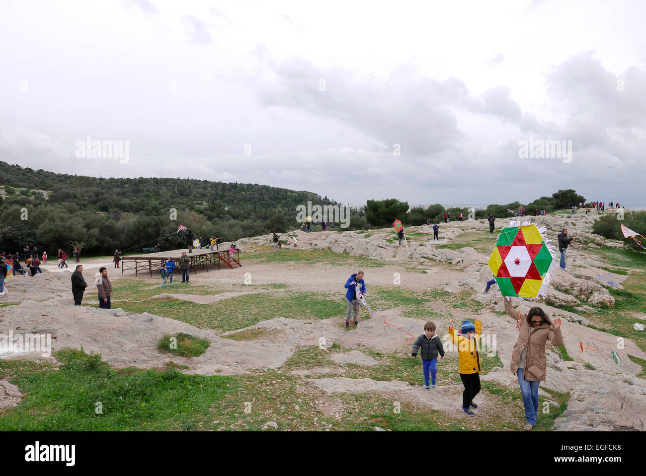 Grèce Athènes avec des cerfs-volants sur la colline Filopappou sur Nettoyer le lundi Banque D'Images