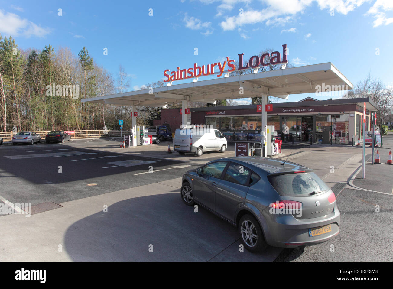 Sainsbury's station essence locale Banque D'Images
