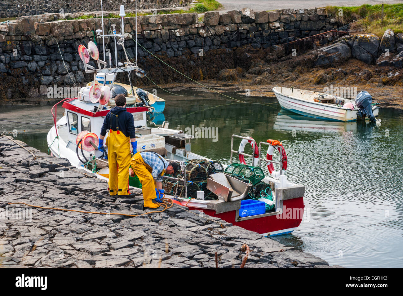 Un bateau de pêche s'amarre à Croig sur l'île écossaise de Mull Banque D'Images