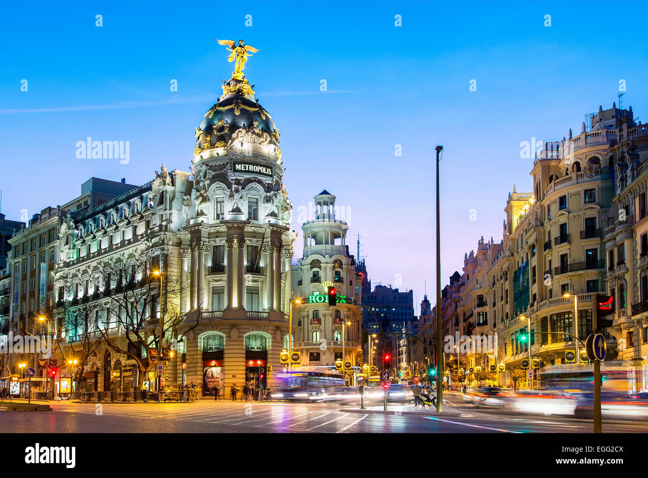 Madrid, Metropolis Building et la Gran Via de nuit Banque D'Images