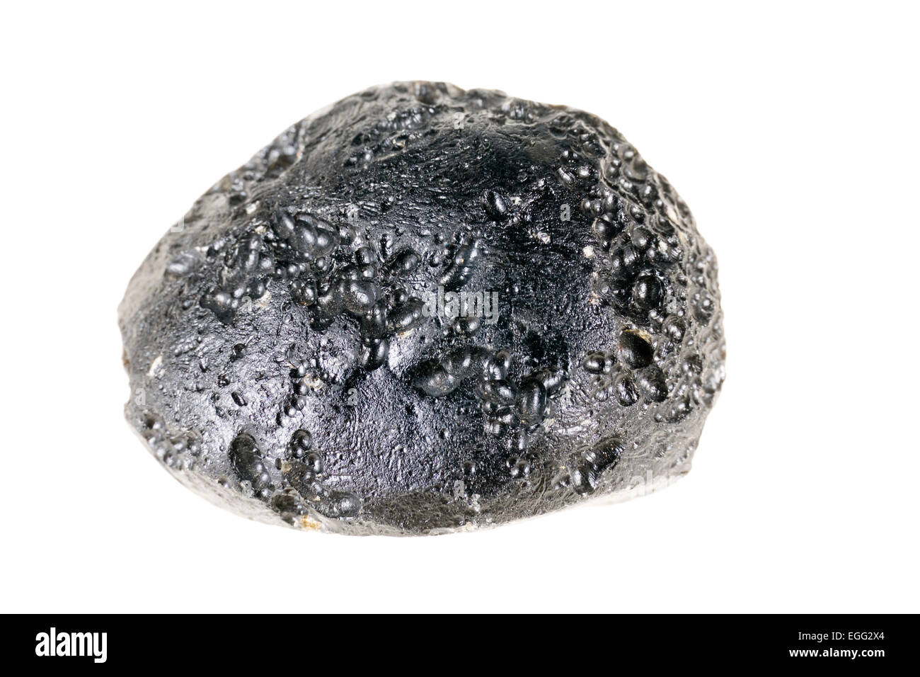 Tektyt, belle pierre météorite ou minéral isolé sur fond blanc Banque D'Images