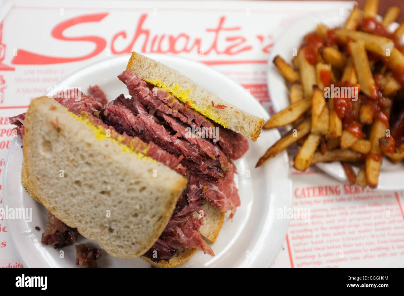 Schwartz's Deli situé sur St-Laurent à Montréal, au Québec, le 27 avril 2012. Banque D'Images Schwartz's Deli situé sur St-Laurent à Montréal, au Québec, le 27 avril 2012. Banque D'Images