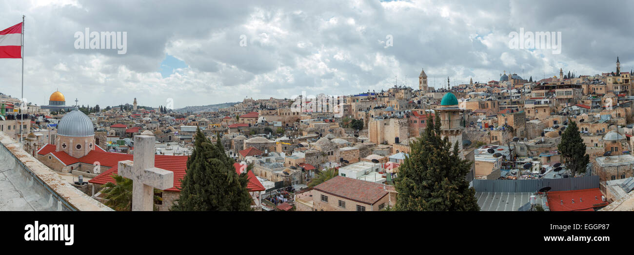 Panorama de la vieille ville de Jérusalem et le mont du temple de l'hospice autrichien, toit israël Banque D'Images