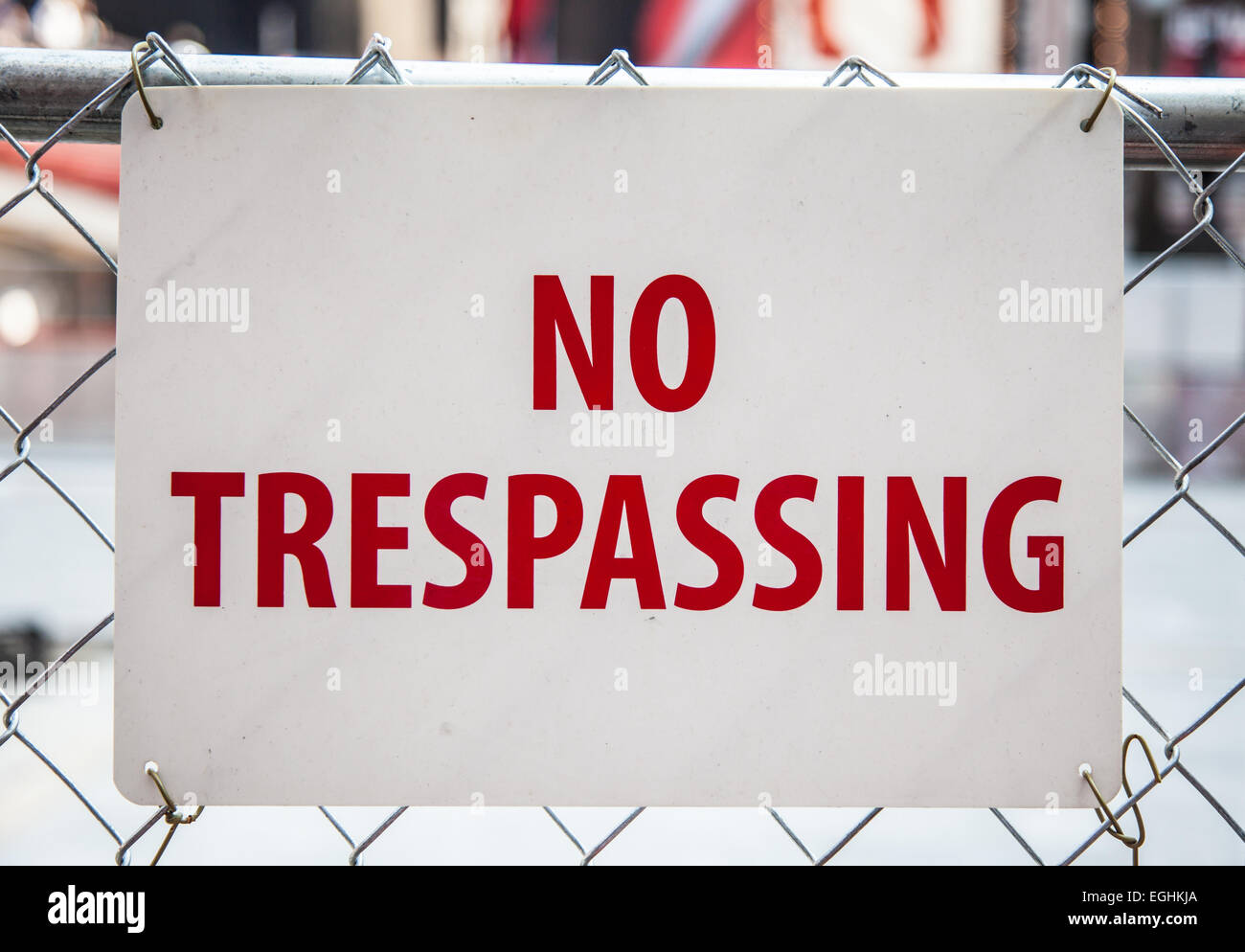 Aucune intrusion sign on fence Banque D'Images