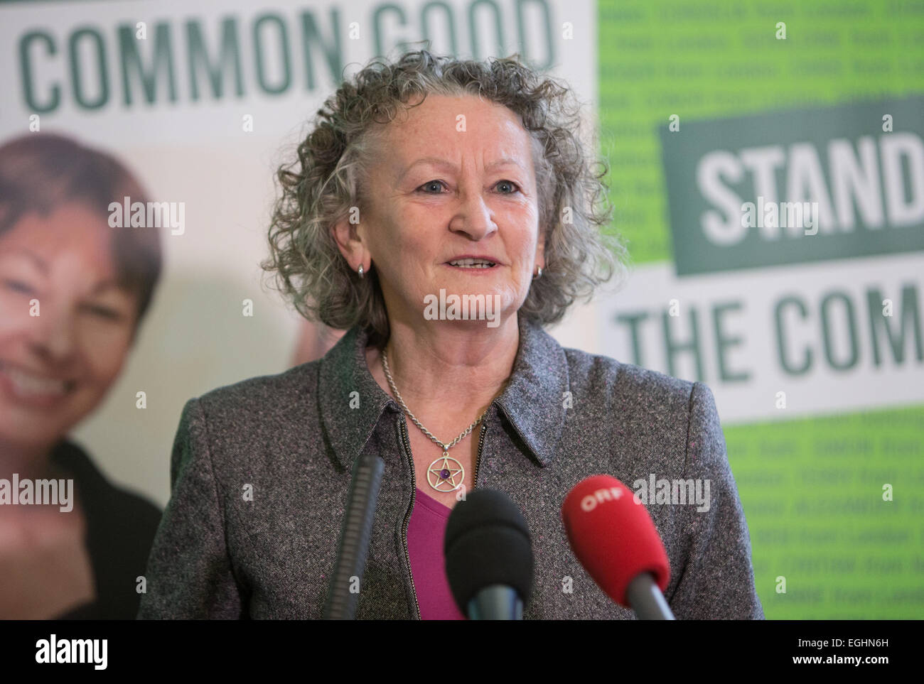 La baronne Jenny Jones d'Mouselcoomb s'exprimant lors du lancement de la campagne électorale du Parti Vert Banque D'Images
