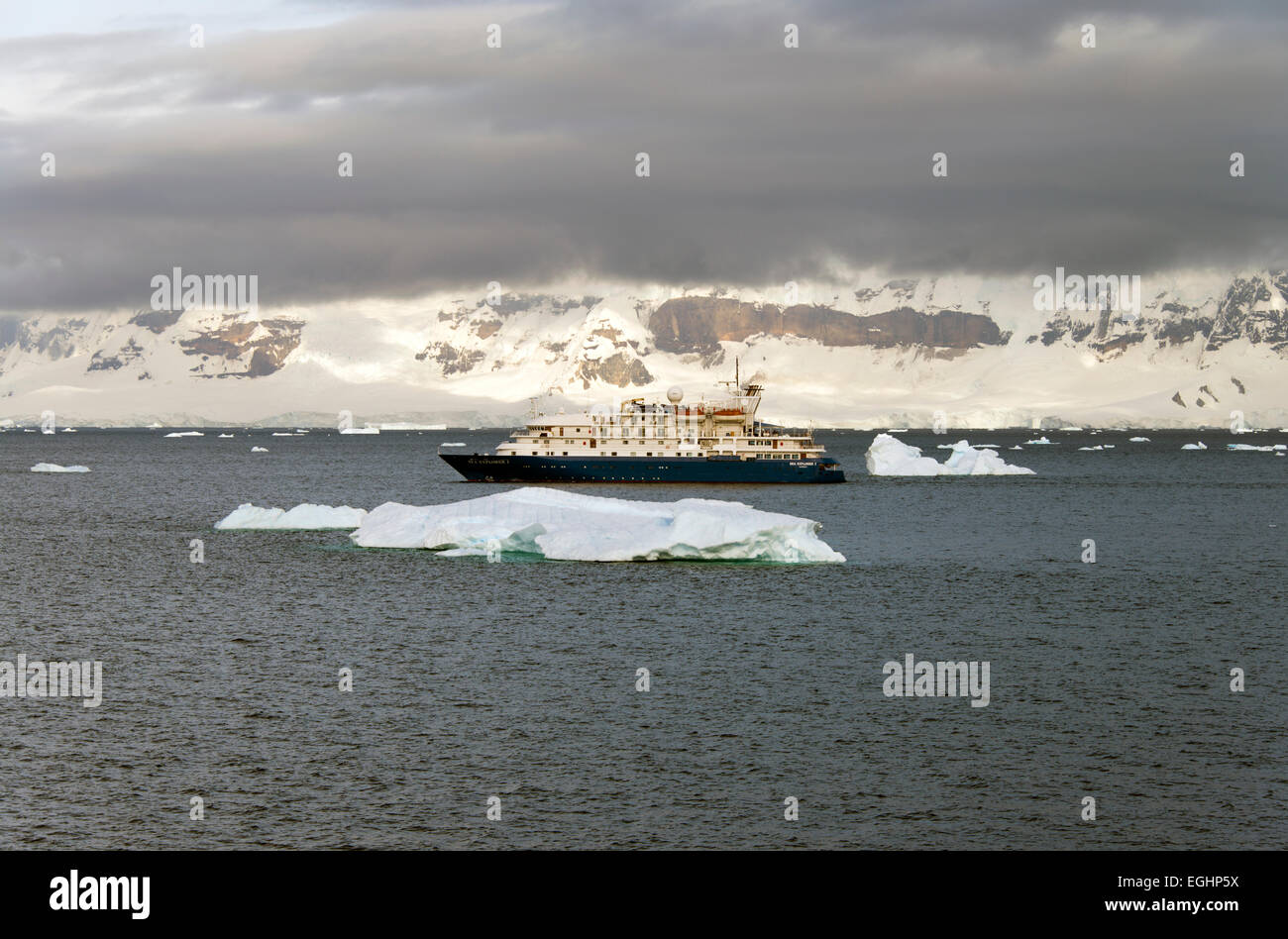 Mme Sea Explorer I près de Cuverville Island Banque D'Images