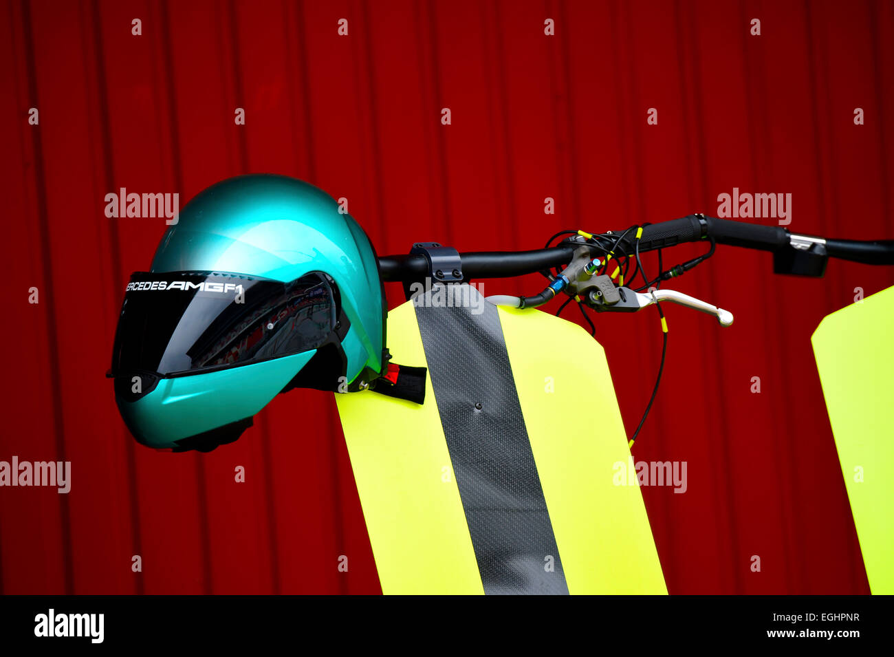 Circuit de Montmelo près de Barcelone, Espagne 19.-22,2.15, la formule 1 essais --- cric de voiture et casque Banque D'Images