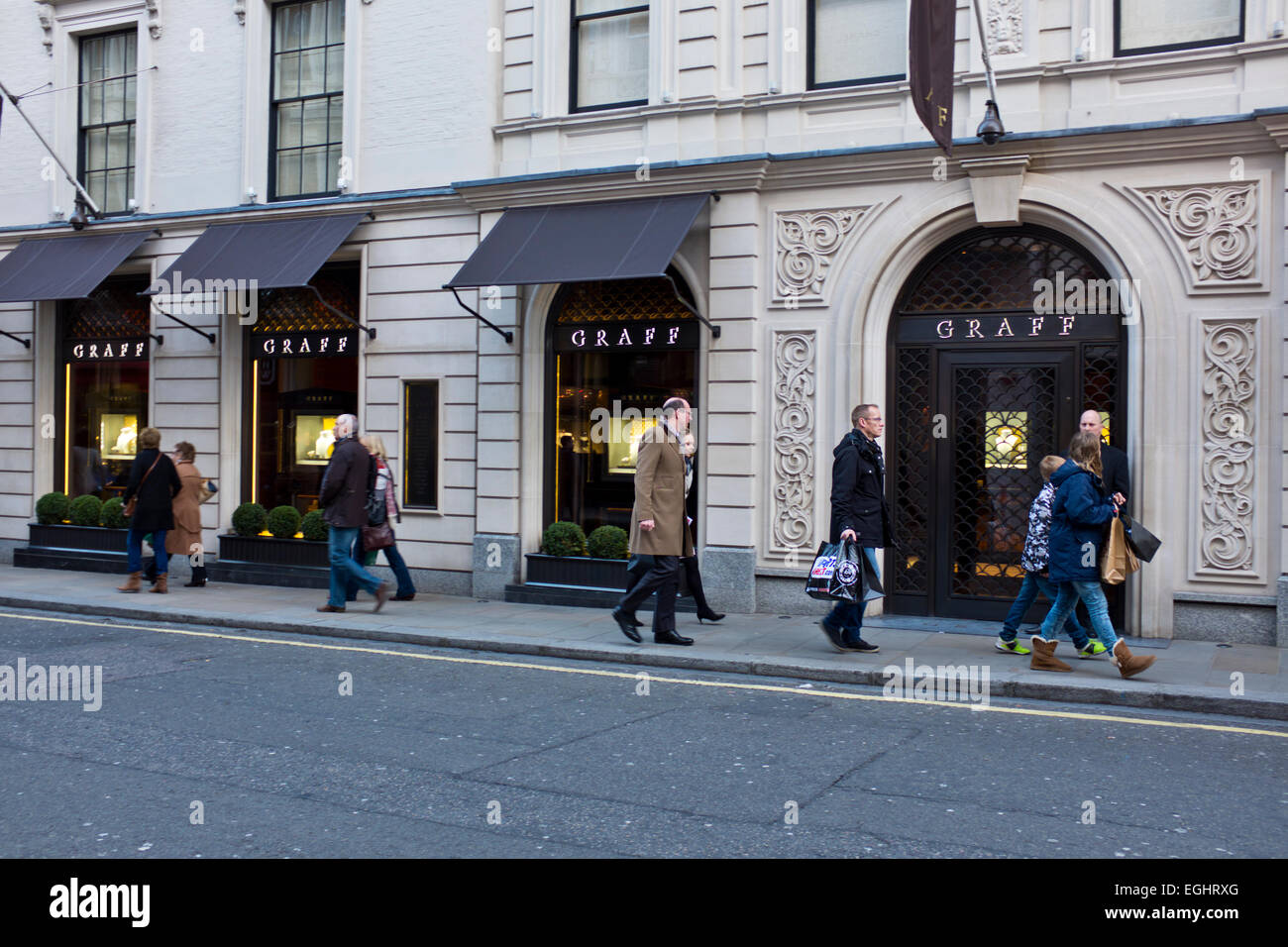 Graff Diamond Bijouterie,l'une des plus anciennes boutiques de Bond Street  servant les clients célèbres tout au long des décennies,Londres,Mayfair  Photo Stock - Alamy