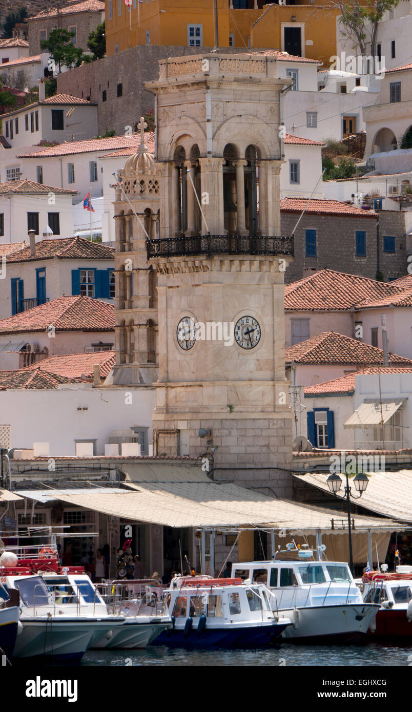 Quayside et églises sur l'île d'Hydra, Argolide, Péloponnèse, Grèce Banque D'Images