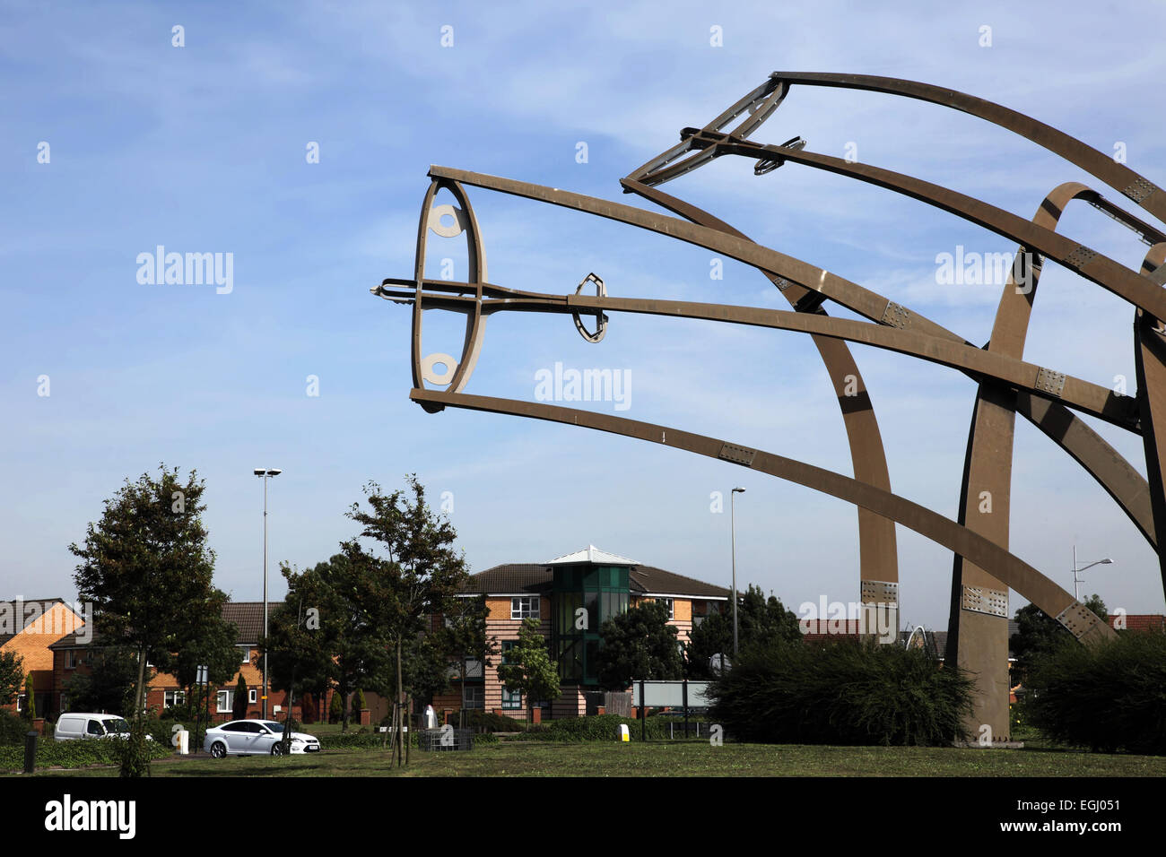 Sentinel est une sculpture haute de 16m par Tim Tolkien, installé sur l'île de Spitfire, un rond-point à Castle Vale, Birmingham Banque D'Images