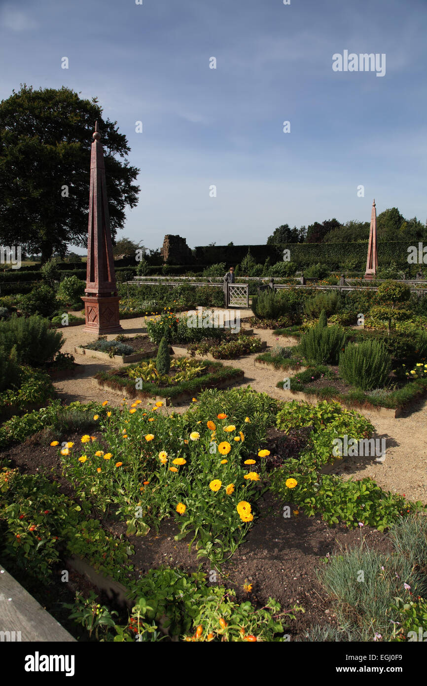 Jardins au château de Kenilworth, Warwickshire Banque D'Images