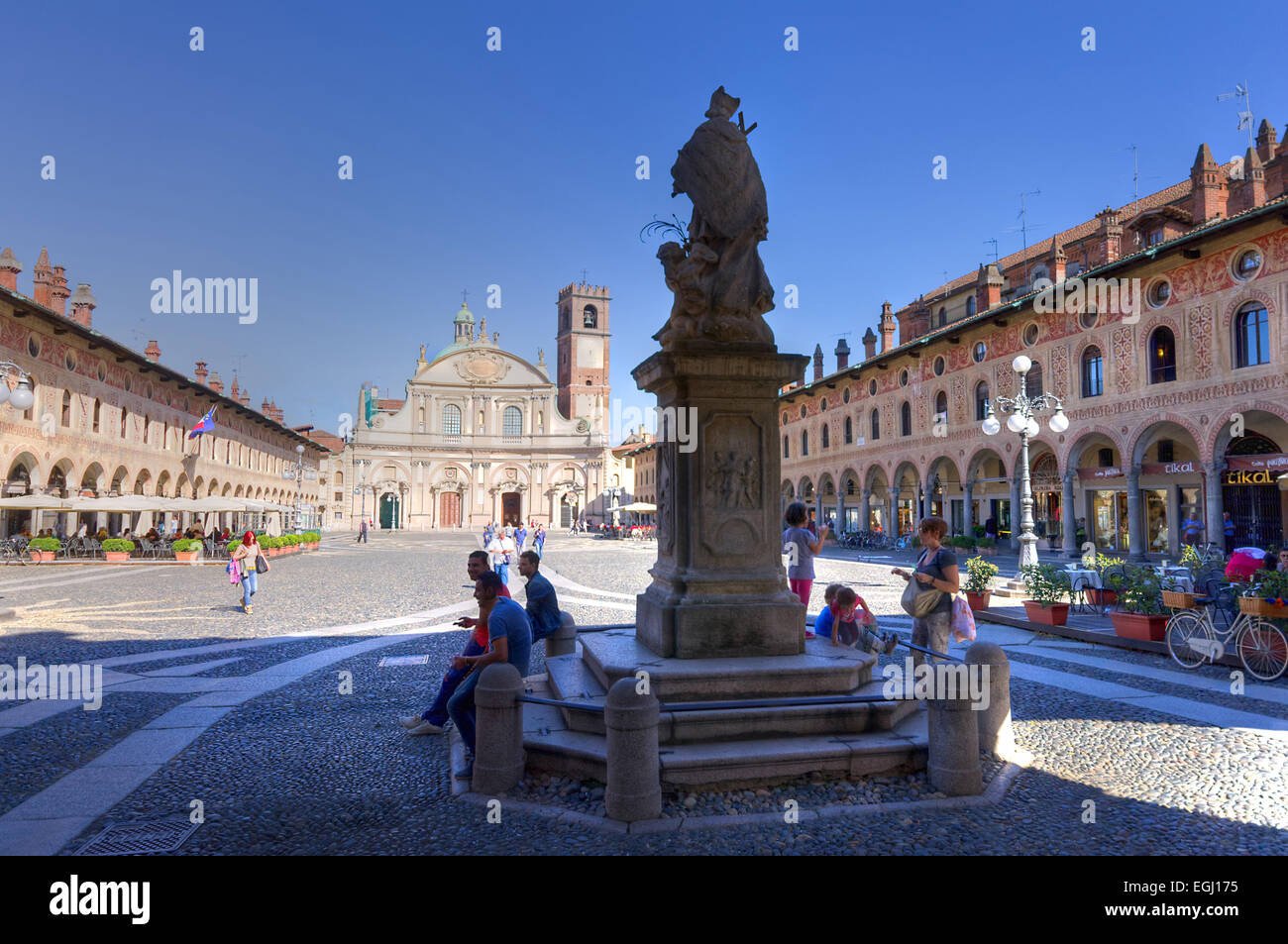 L'Italie, Lombardie, Vigevano, Ducale, la Cathédrale Banque D'Images