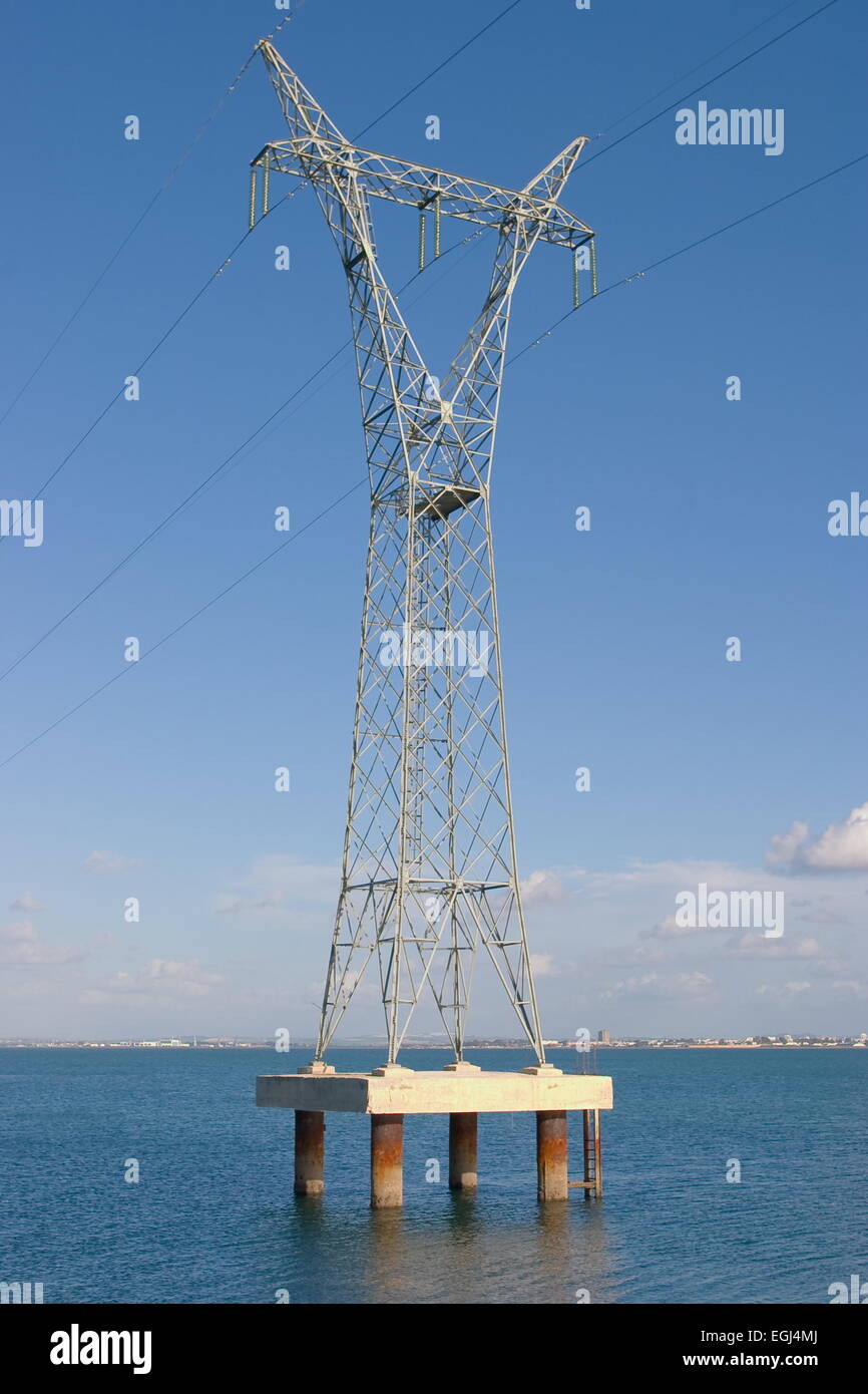 Estructura metálica de transmisión de corriente eléctrica - structure métallique de transmission de courant électrique Banque D'Images
