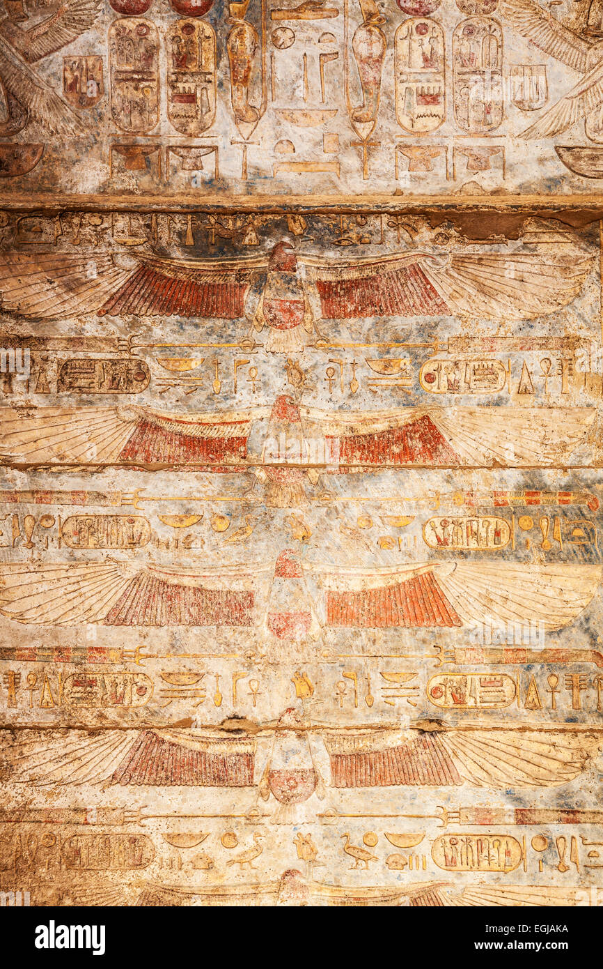 Bas-relief sculpté dans l'Ancien Temple égyptien à Médinet Habou. Banque D'Images