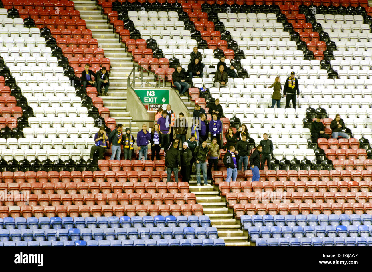 Les partisans des fans du NK Maribor Slovénie lors de la DW Stadium, Wigan dans la Ligue Europa Banque D'Images