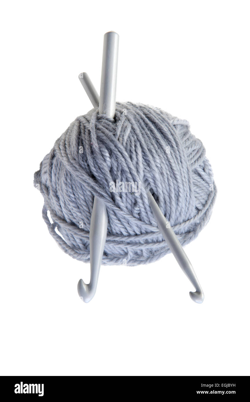 Objet isolé sur blanc - balle de laine avec l'aiguille à tricoter Banque D'Images