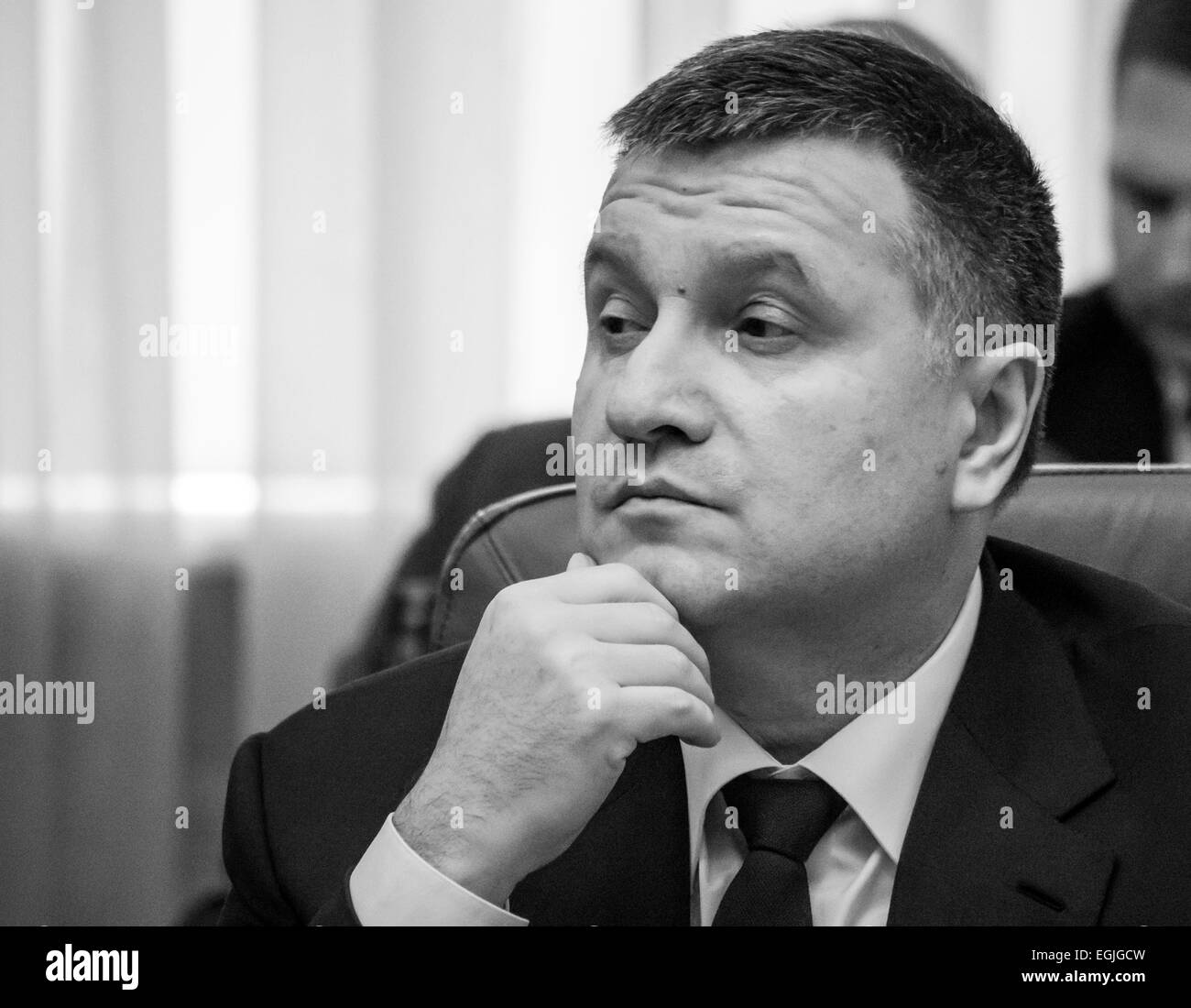 Kiev, Ukraine. Feb 25, 2015. Le ministre de l'intérieur Arsen Avakov -- Le Cabinet augmente les coûts des réfugiés à 3 milliards hryvnia. En fonction de vice-premier ministre Zoubkov Gennady, le Cabinet a déjà fait ces changements au budget. Des modifications du budget doit encore prendre le parlement. En outre, l'argent supplémentaire sera demandé aux donateurs. Presque 320 millions de dollars vont demander d'enregistrer les personnes déplacées et celles qui sont restés à l'Est. Le fonds sera consacré à l'alimentation, le logement, les soins médicaux, l'aide psychologique et l'éducation de base. Une partie de l'argent a déjà été trouvé. © Igor Golovno Banque D'Images