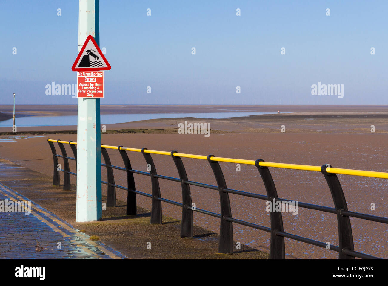 Le Signe de danger sur halage Ferry à Knott Fin, Lancashire. Banque D'Images