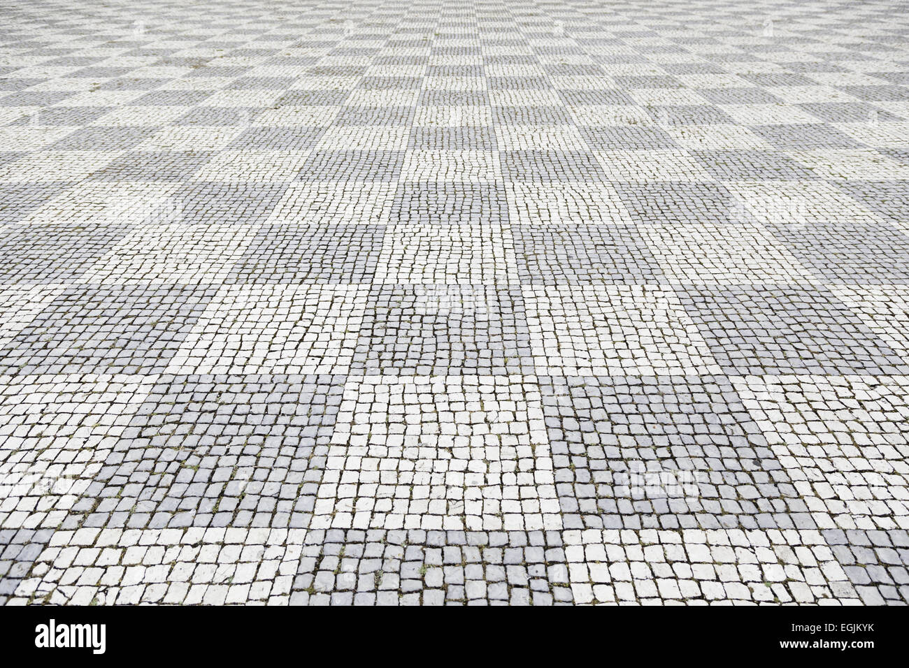 Sol en pierre typique de Lisbonne, détail d'un étage avec des formes et ...