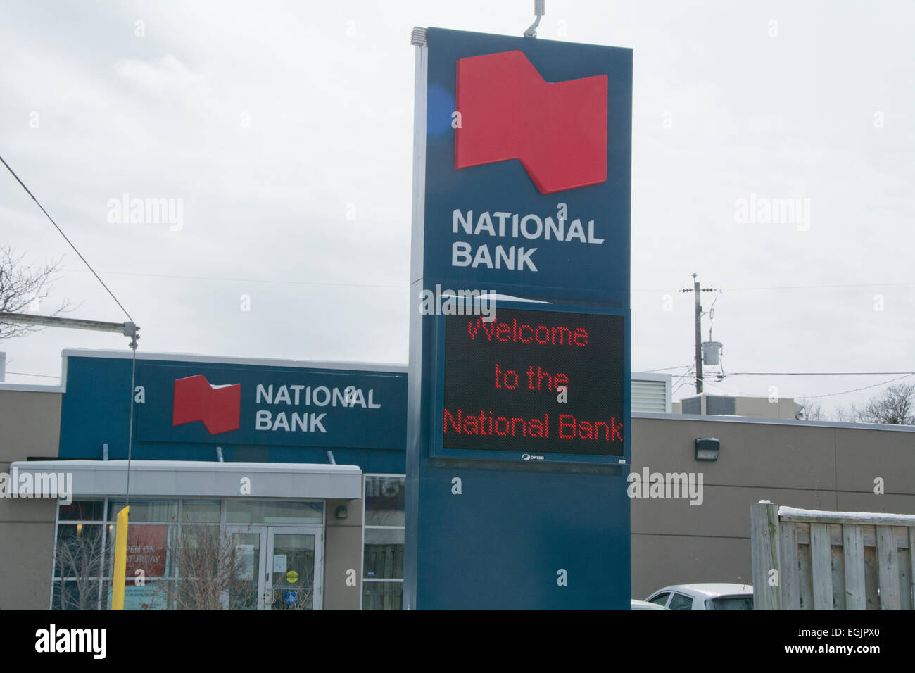 La Banque nationale est l'une des grandes banques au Canada. L'entrée d'une succursale de détail avec un panneau de bienvenue Banque D'Images