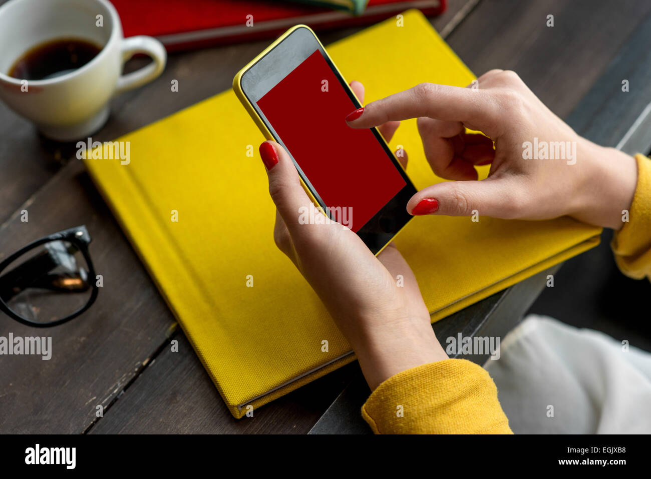 Utilisation de smart phone Banque D'Images