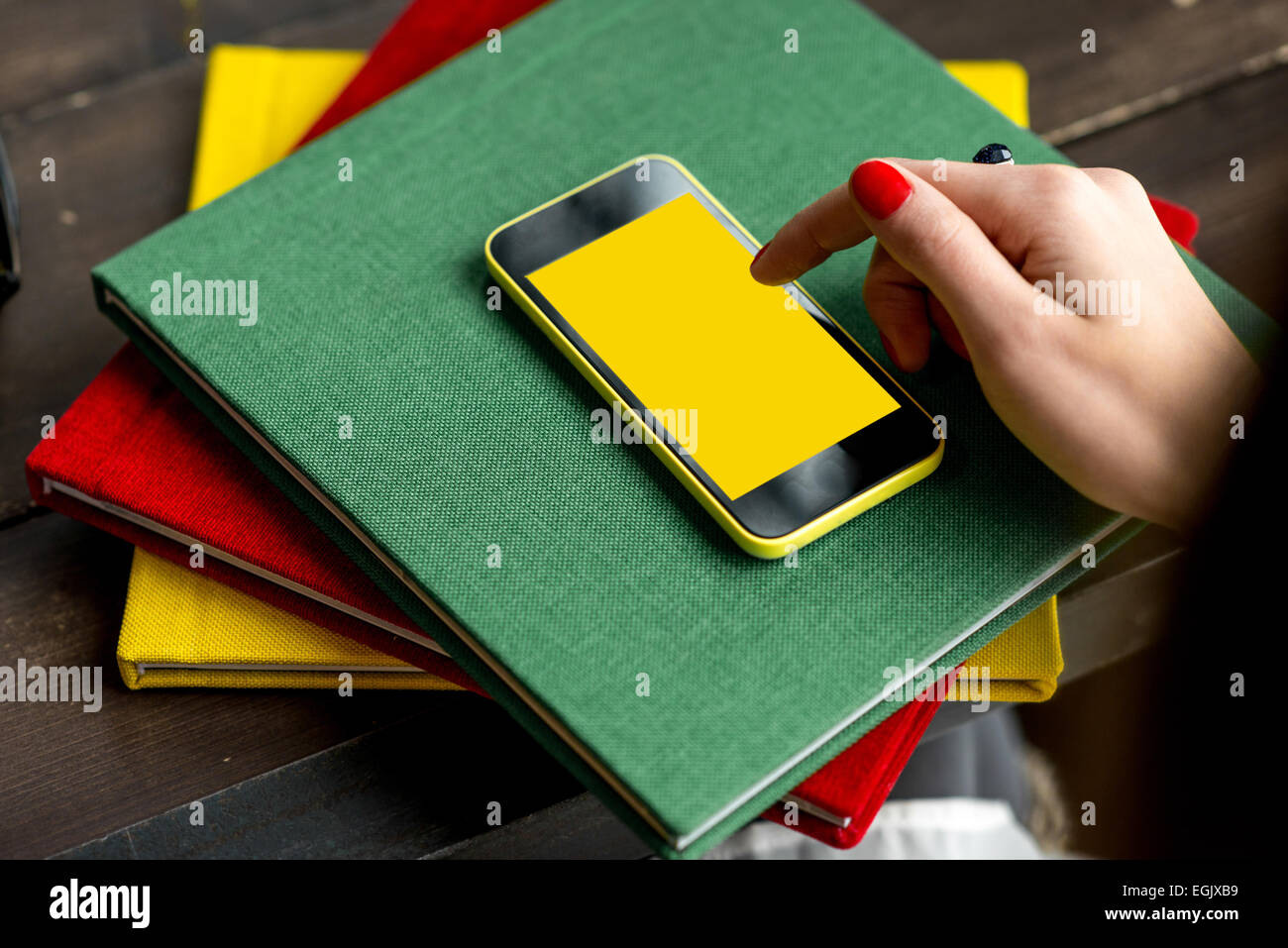 Utilisation de smart phone Banque D'Images