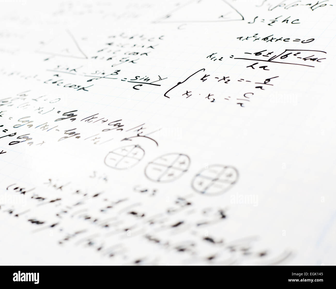 Les équations mathématiques et les formules de trigonométrie Banque D'Images
